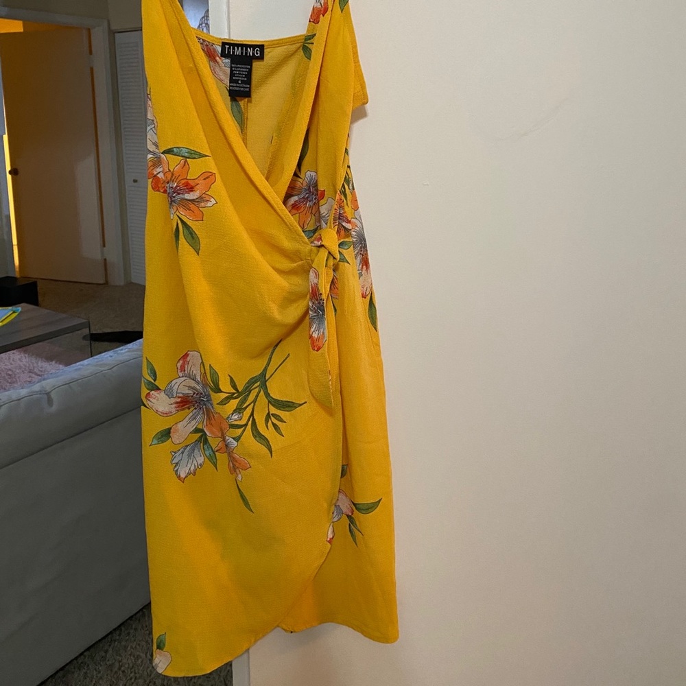 Dress - Picture 5 of 5